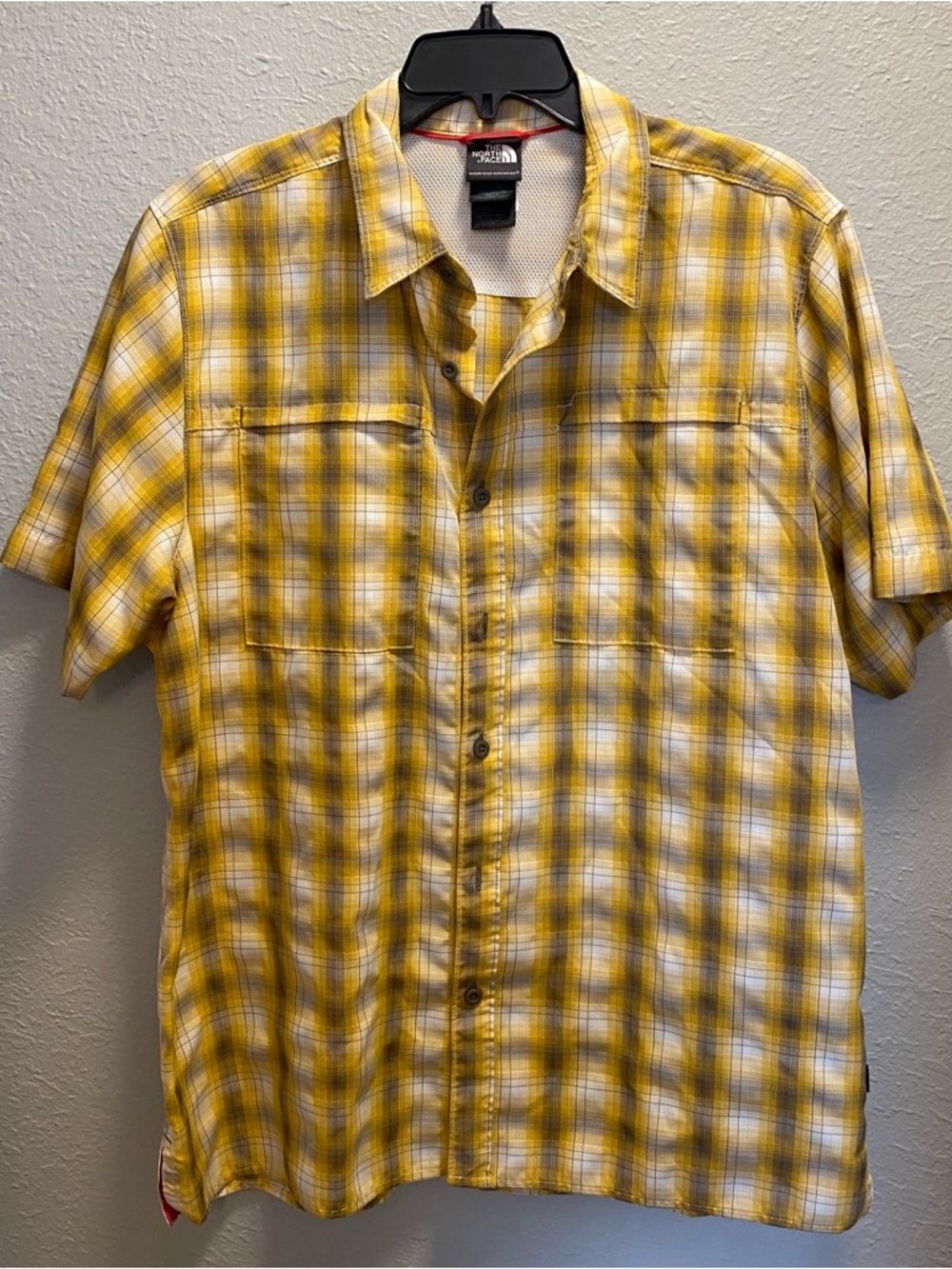 The North Face Yellow & White Plaid Short-Sleeve Button-Down Shirt. Men’s Large